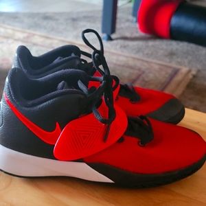 Nike Kyrie size 5.5 NWOT